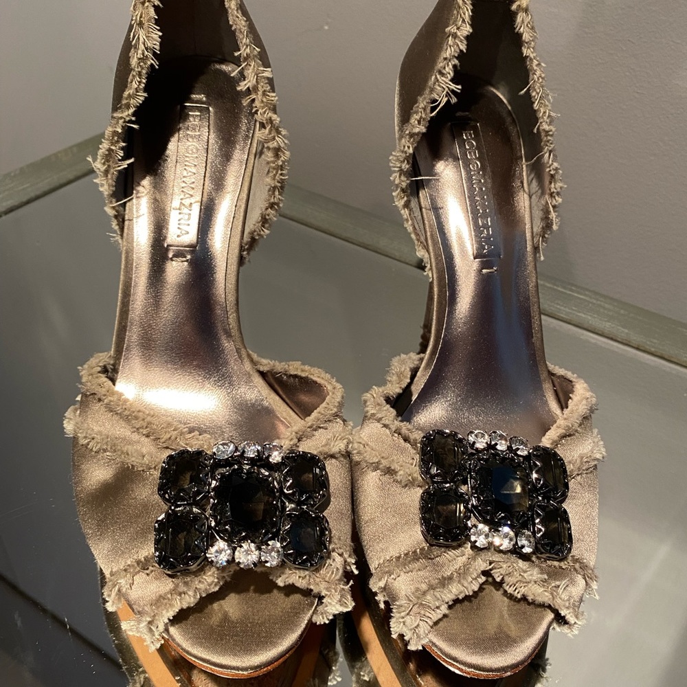 A gorgeous pair of BCBG peep toe pumps